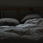 Spánok bez oblečenia – prečo je zdravé spať nahý?